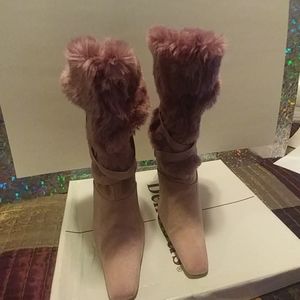 Mid calf boots, suede with upper in fur.
